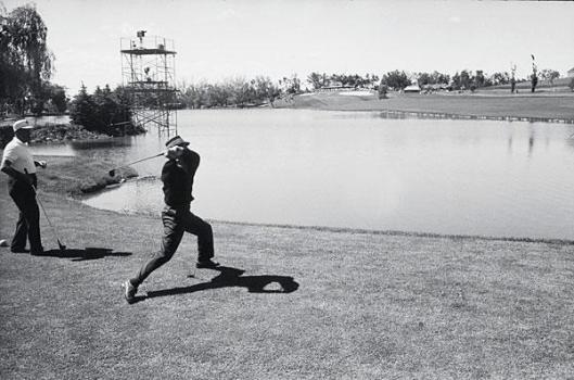 tommy bolt throwing golf club