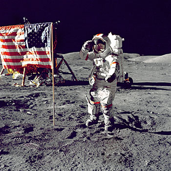 Neil-Armstrong-american-flag