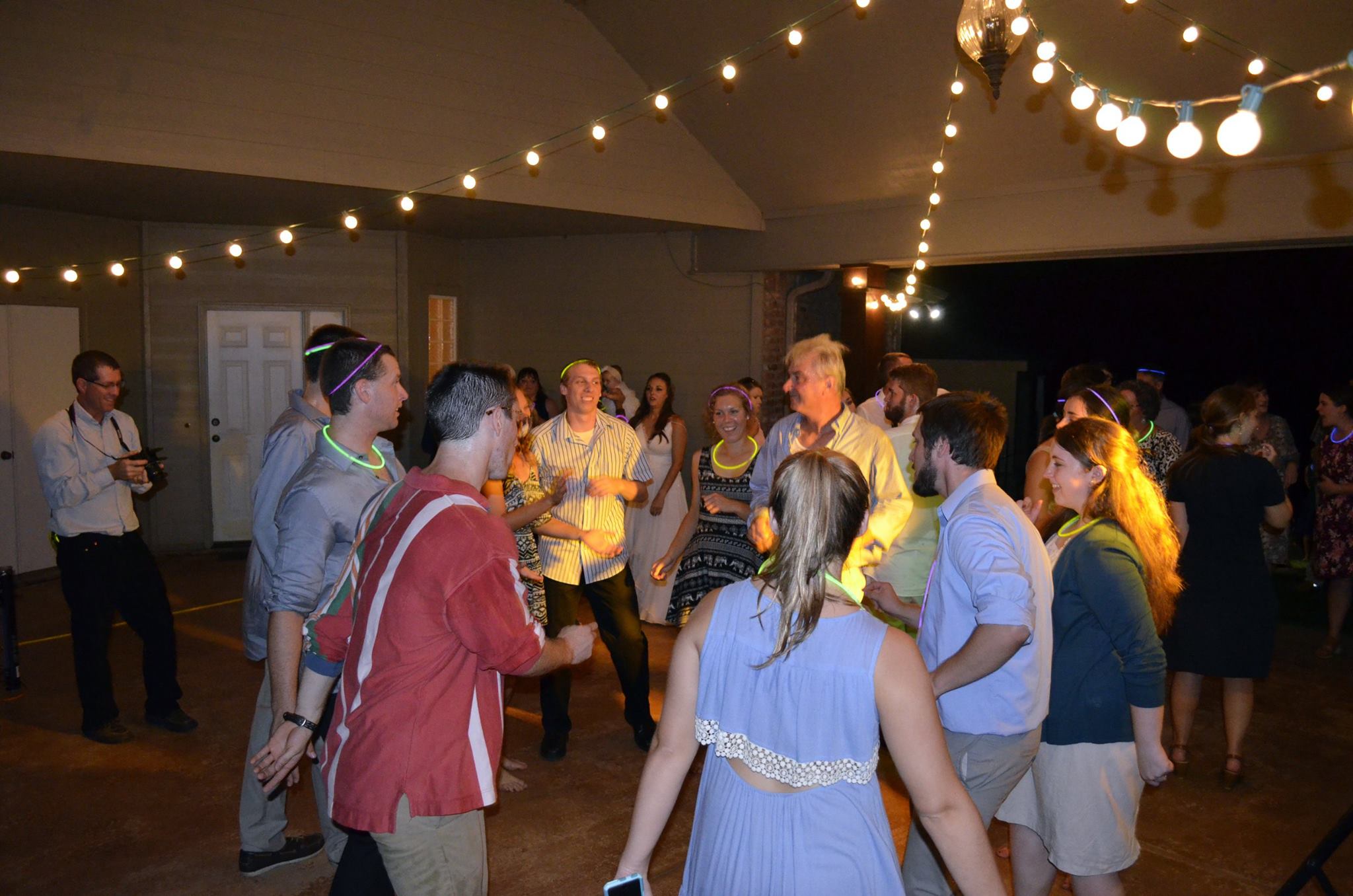 wedding-cousins-dance